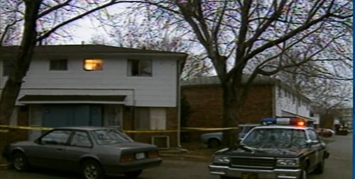 A Columbus Police cruiser sits outside the apartment where the body of Amy Hooper was found on March 9, 1992 (WSYX-TV)