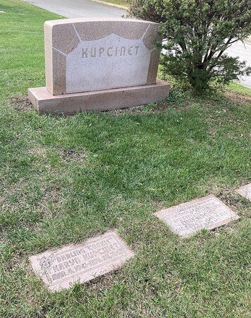 Karyn Kupcinet's grave at Memorial Park Cemetery, Skokie, IL (Nick Number)