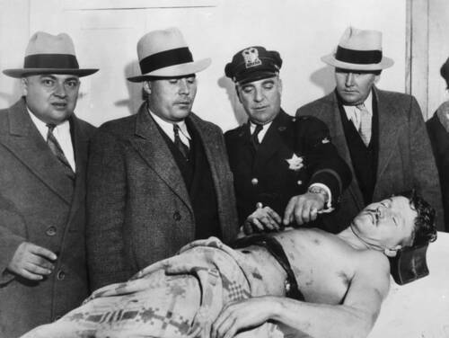 Baby Face Nelson lies on the undertaker's slab in the Niles Center morgue (Chicago Tribune)