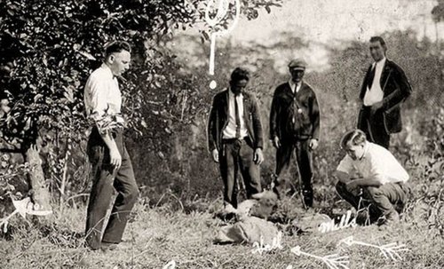 Detectives search for evidence at the scene of the Hall-Mills murders